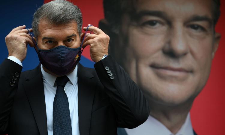 Barcellona, è il giorno della svolta con le elezioni: Laporta favorito. Da Messi e Xavi al mercato, tutti gli scenari
