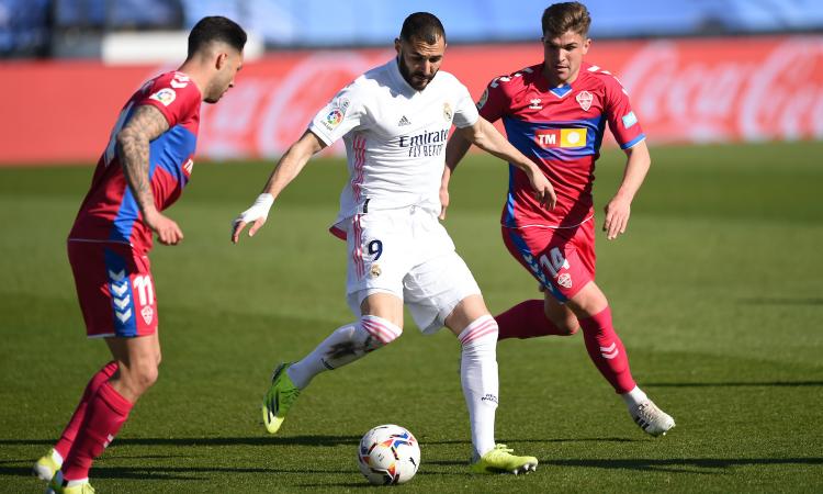 Real Madrid, anche Benzema chiama Ronaldo: 'Non sono il presidente, ma...'