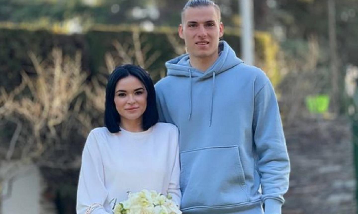 Real Madrid, incredibile Lunin: si sposa in tuta e scarpe da tennis! FOTO