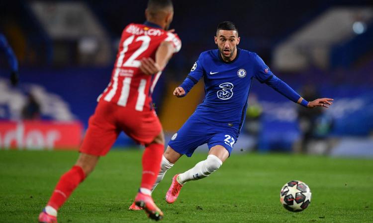 Ziyech elimina Simeone e fa grande il Chelsea. La 'vendetta' su Monchi e l'intrigo con il Milan e Paquetà