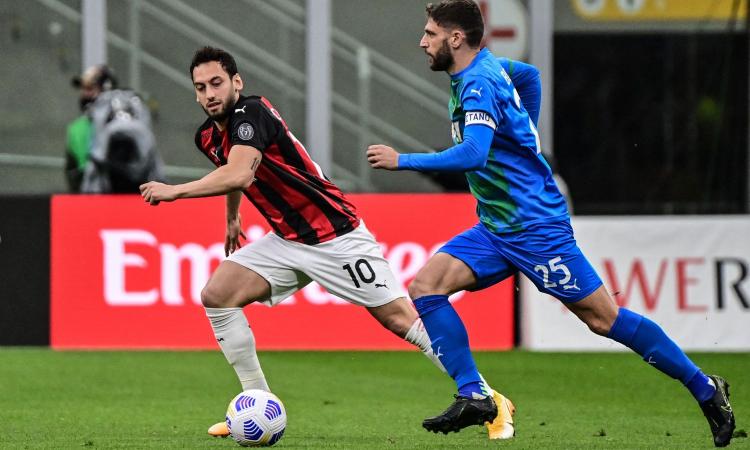 Milan-Sassuolo, rivivi la MOVIOLA: i rossoneri chiedono un rigore. Scatta la squalifica per Djuricic