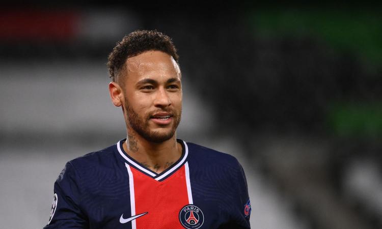 Neymar in piscina gioca coi bambini VIDEO
