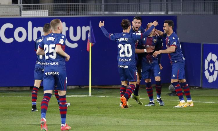 Liga, vittoria pesantissima dell'Huesca: 3-1 all'Elche nello spareggio salvezza