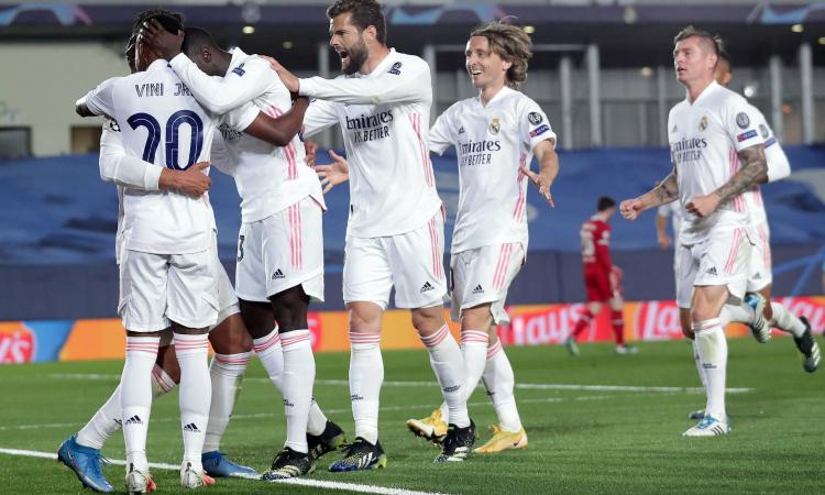 Liverpool, che errori in difesa: ora si fa dura. Un Real letale vola con super Kroos, Vinicius batte il record di Kakà