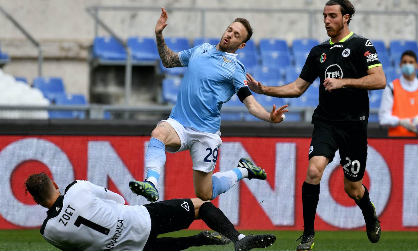 Serie A, rivivi la MOVIOLA: annullato un gol al Parma, rigore Lazio all'87. Espulsi Ribery, Lazzari e Correa