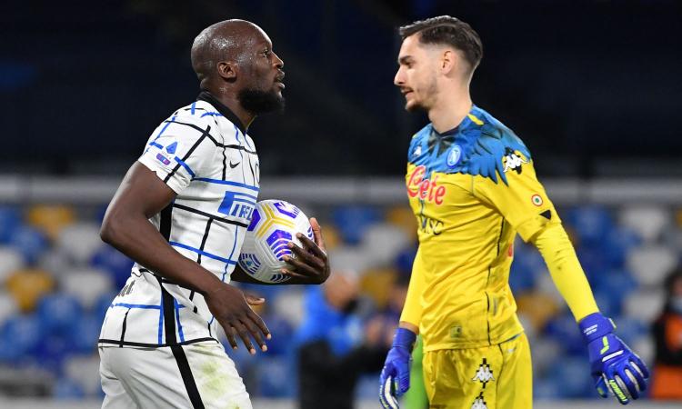 Il Napoli ferma 1-1 l'Inter, ma fallisce l'aggancio alla Juve. Conte primo a +9