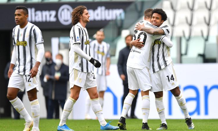 Ronaldo resta al palo, ma la Juve vince ancora: 3-1 al Genoa, Pirlo torna a -1 dal Milan