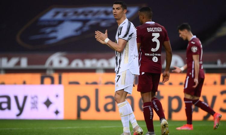 Super Sanabria, Ronaldo salva la Juve: 2-2 nel derby con il Torino. Inter lontana, ora è allarme Champions