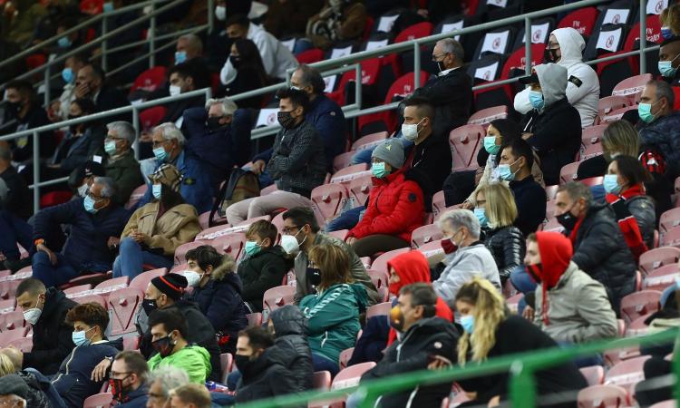 Riecco calcetto e tifosi allo stadio: verso i 1000 spettatori in zona gialla. Ma il sottosegretario Costa frena