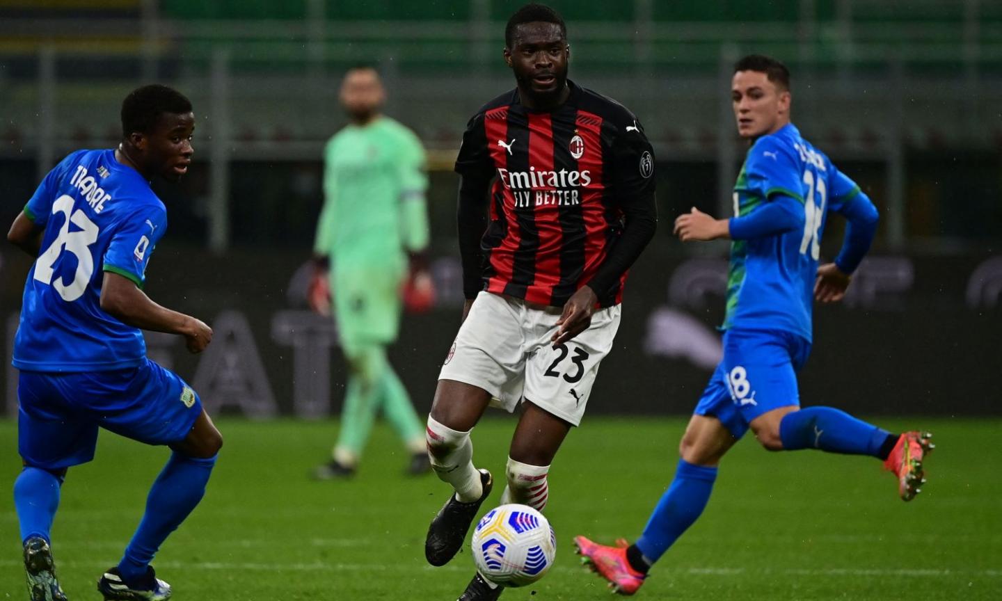 Milan, Tomori: 'Rossonero dal primo giorno, sono qui per restare' FOTO