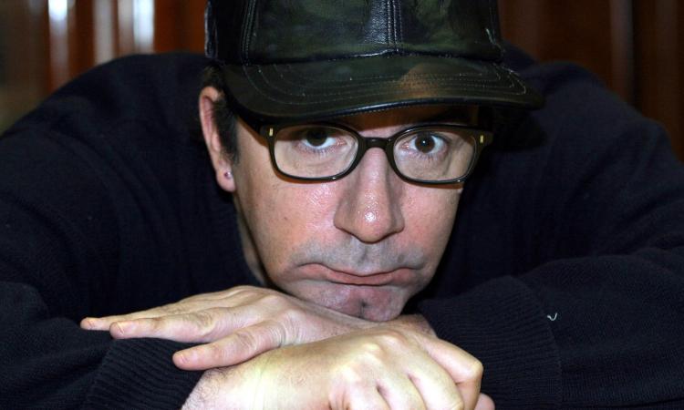 Madonna che silenzio c’è stasera senza la voce di Francesco Nuti! I 66 anni e il pallone insieme a Paolo Rossi