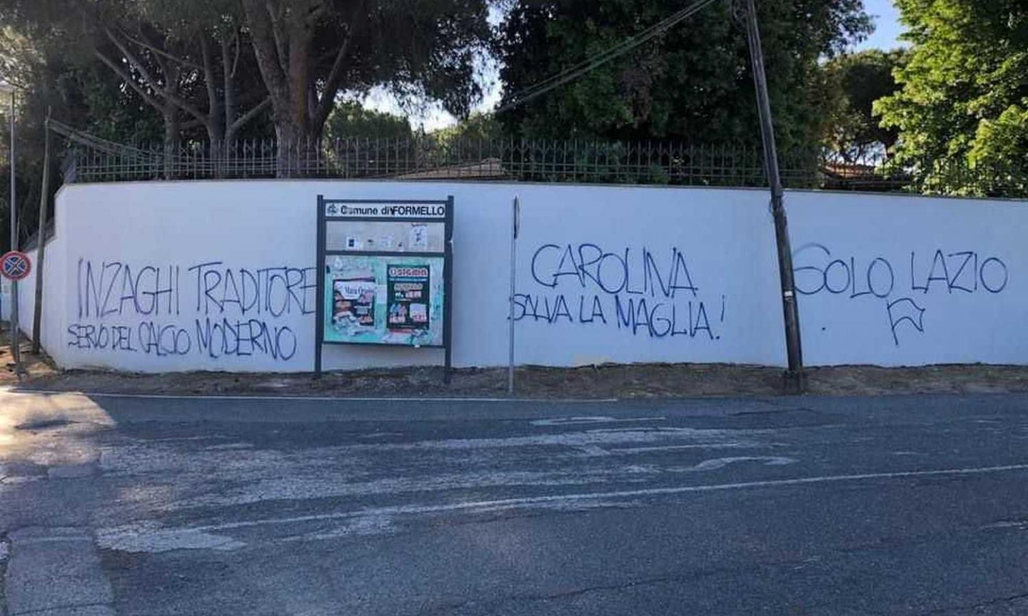 Lazio, la rabbia dei tifosi con Inzaghi: 'Traditore'. La Curva Nord: 'Grazie di tutto, ma le bandiere non esistono'