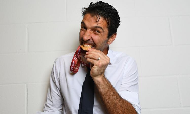 La Juve saluta Buffon: 'The GOATKeeper'