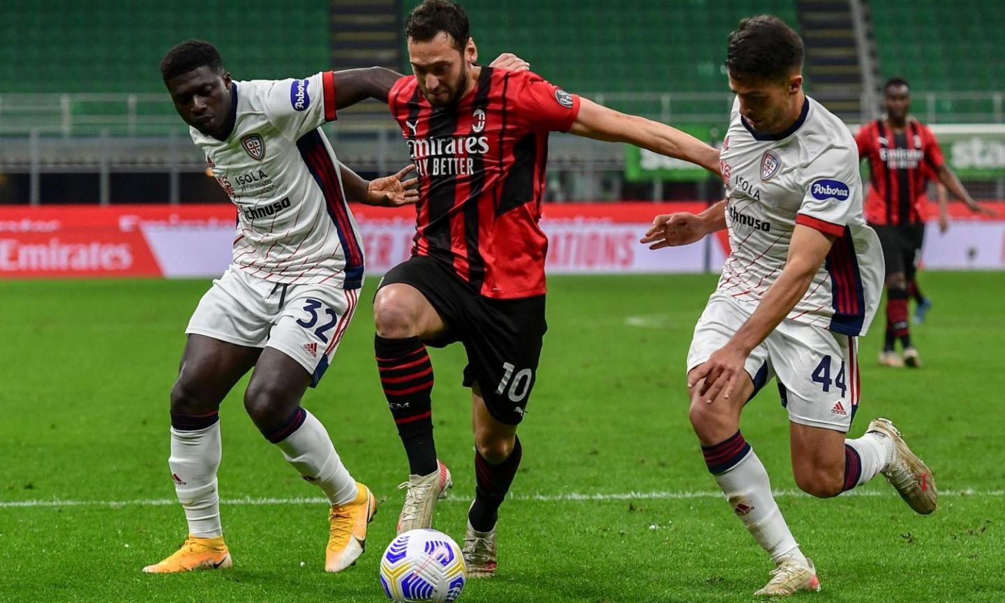 Il Milan si butta via contro un Cagliari salvo: la Champions passa da Bergamo, la Juve spera