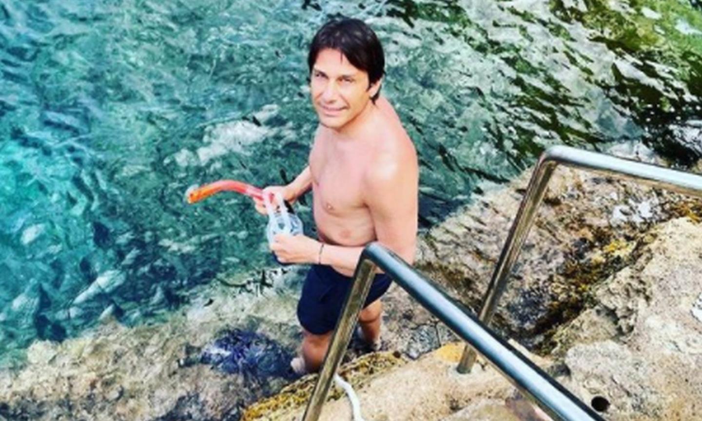 Conte, dopo l'addio all'Inter è tempo di relax: 'Io e il mare' FOTO