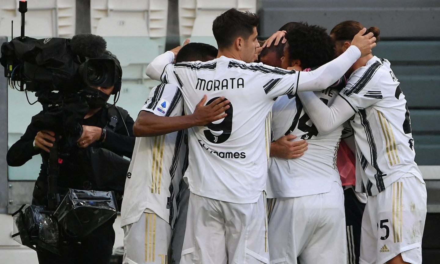 Allo Stadium succede di tutto, Juve-Inter 3-2. Decide un rigore di Cuadrado all'88', Pirlo spera nella Champions