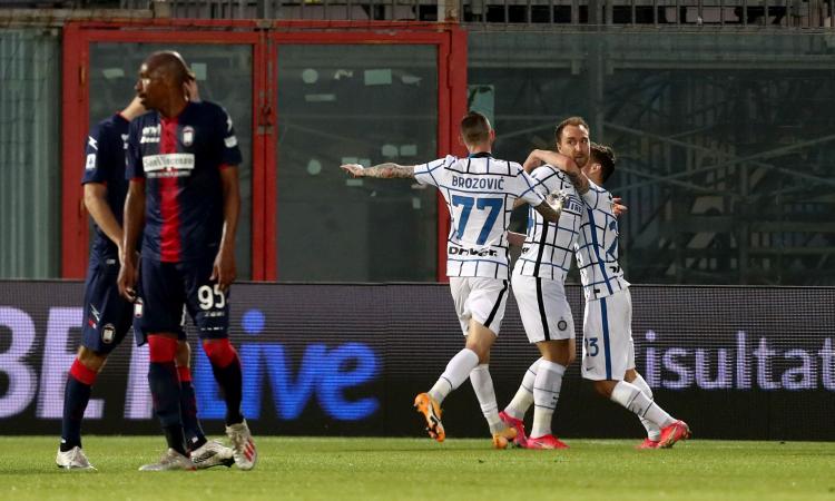 Inter, scudetto a un passo: 2-0 allo Scida, ora Conte aspetta l'Atalanta. Crotone in Serie B