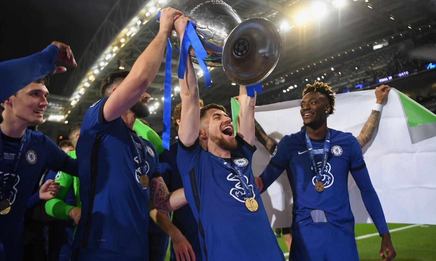 Jorginho 'pesava 30 chili bagnato' in C, ora si gode la Champions: è nella storia, l'Italia si emoziona e sorride