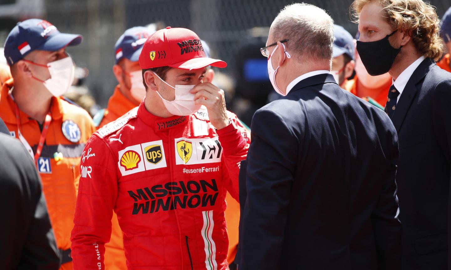 Gp Montecarlo, clamoroso Ferrari: problema al semiasse, Leclerc costretto al ritiro. Doveva partire dalla pole