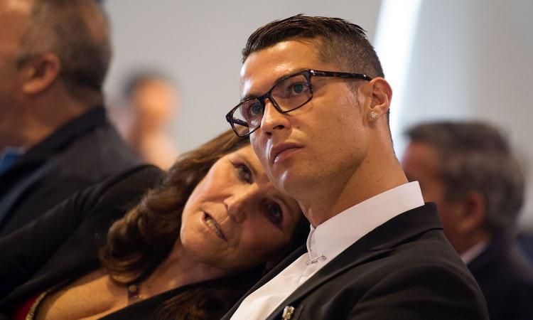 La mamma di Ronaldo festeggia per lo Sporting: 'Parlerò con lui, giocherà qui l'anno prossimo'