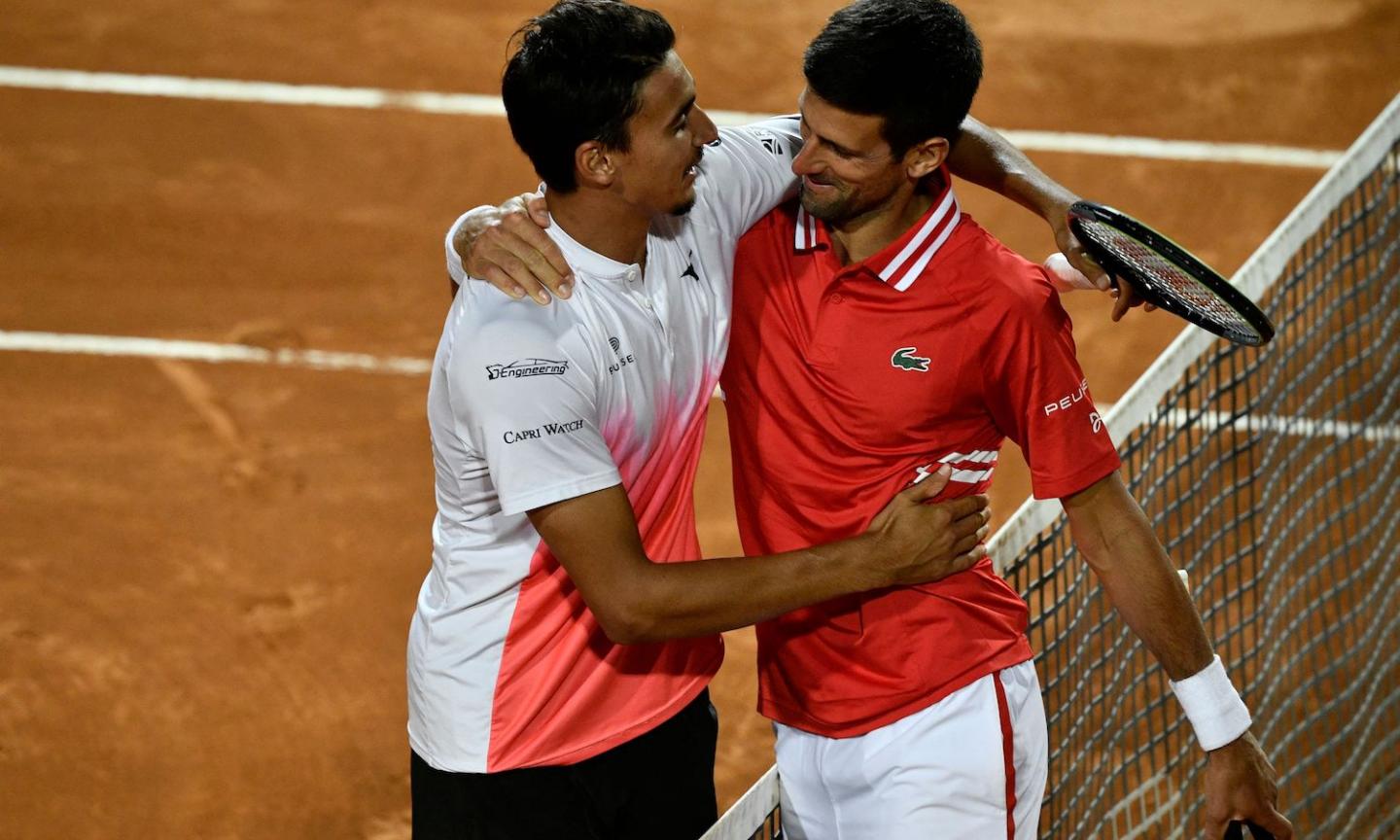 Roma, Sonego lotta ma perde in tre set contro Djokovic: domani la finale con Nadal