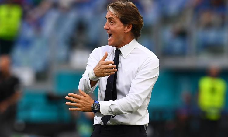 Italia, Mancini: 'Vinto grazie ai cambi, bravi Chiesa e Pessina. Questa sera era più difficile dei quarti di finale'