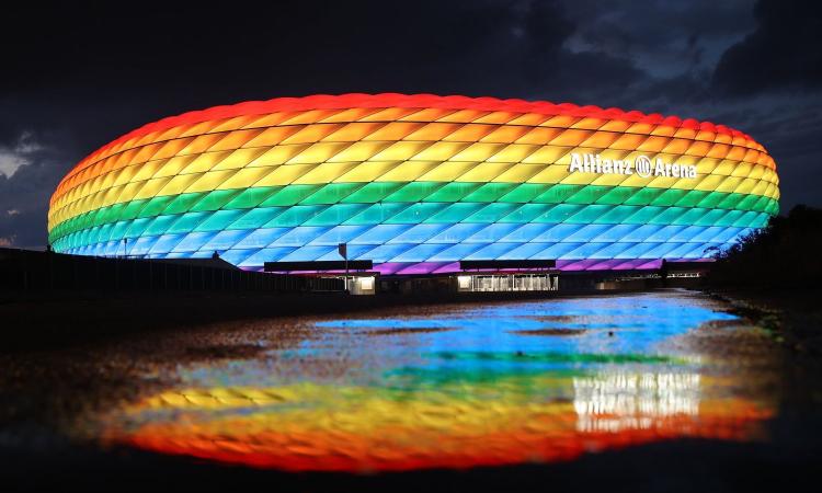 La Uefa dice no alla Germania, l'Allianz Arena non potrà colorarsi di arcobaleno per il match con l'Ungheria: 'Richiesta politica'