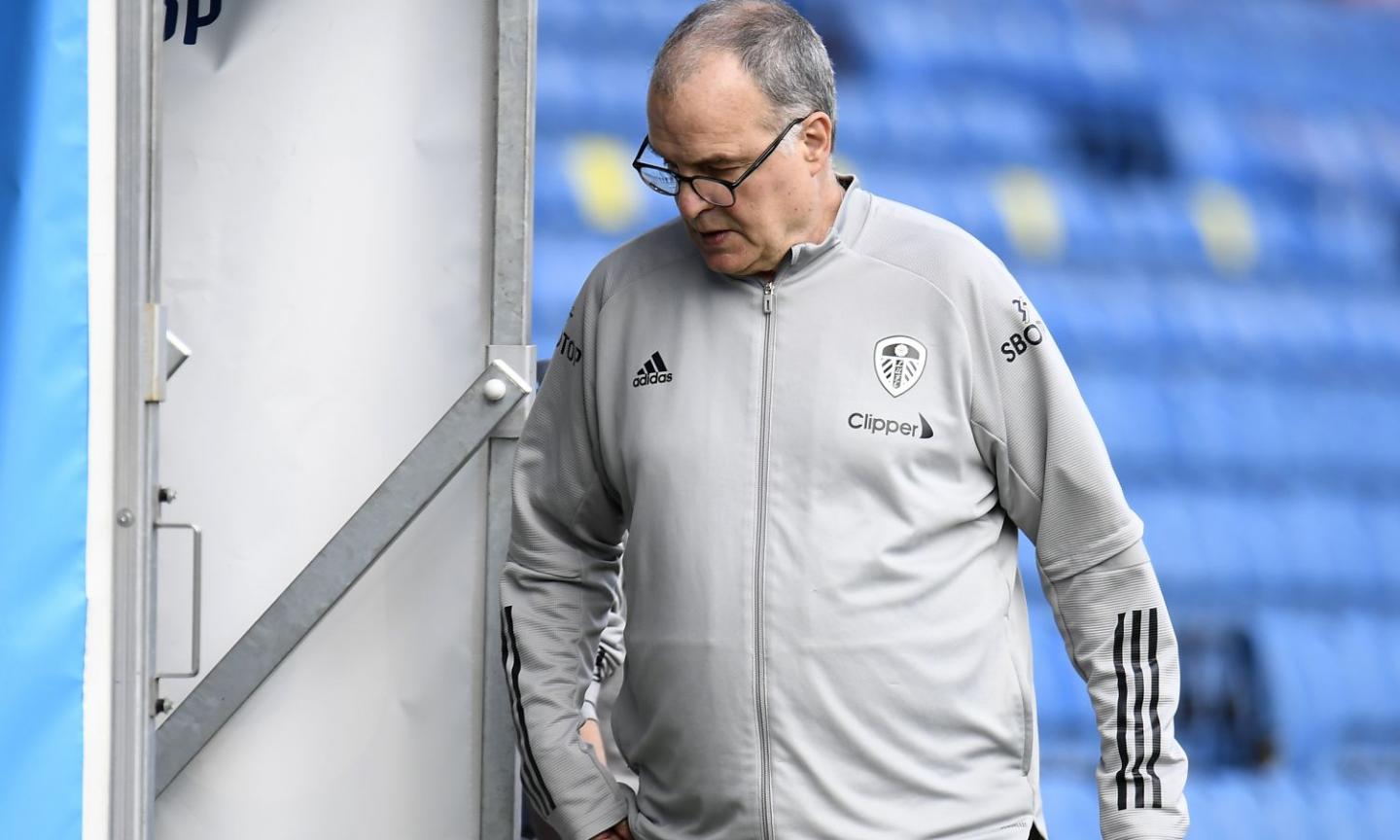 Bielsa innamorato del calcio: Premier in vacanza, lui va allenare l'Under 11 del Leeds! FOTO