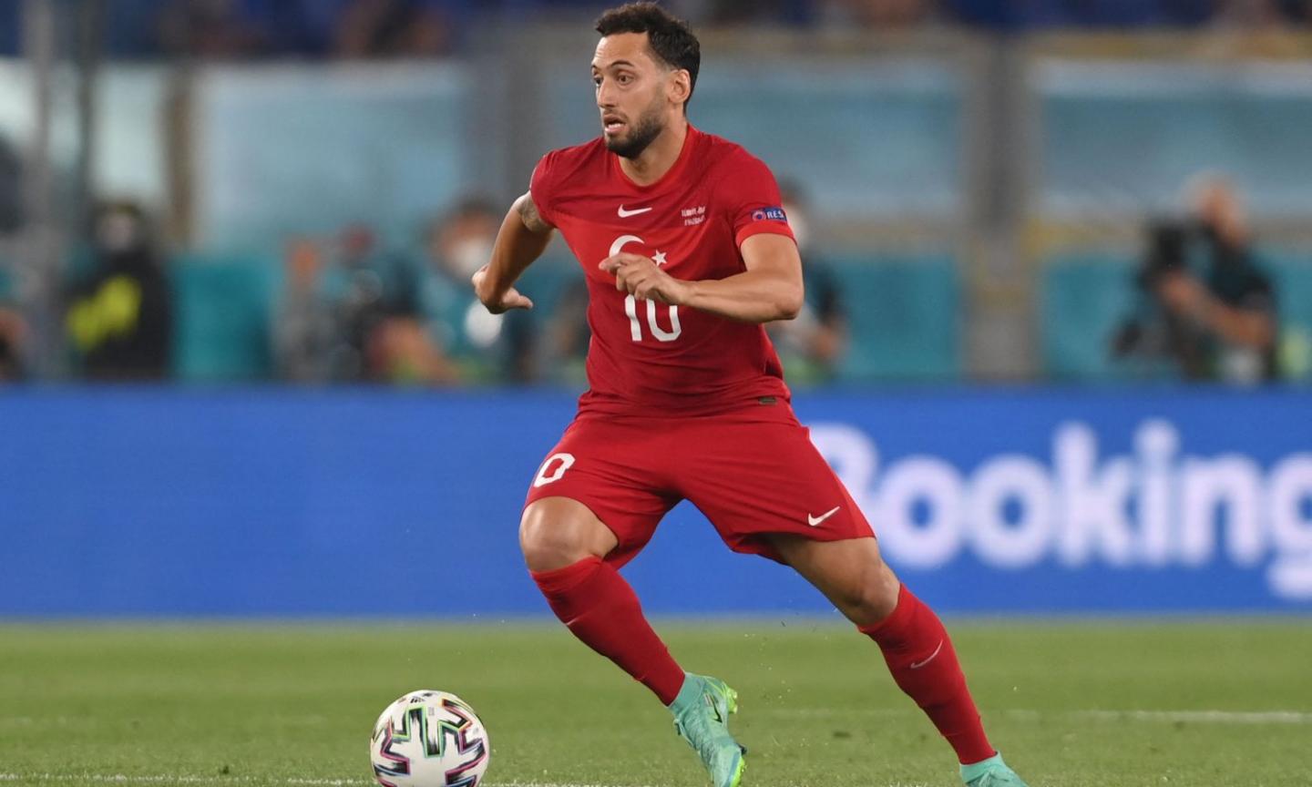 Calciomercato Inter, l'accelerata su Calhanoglu dopo il malore di Eriksen