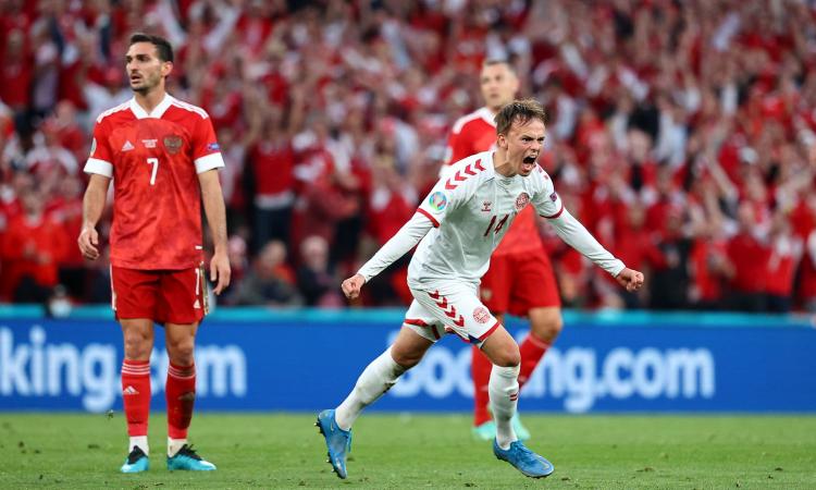 Poker Danimarca alla Russia, Maehle e Damsgaard in gol: vola agli ottavi contro il Galles