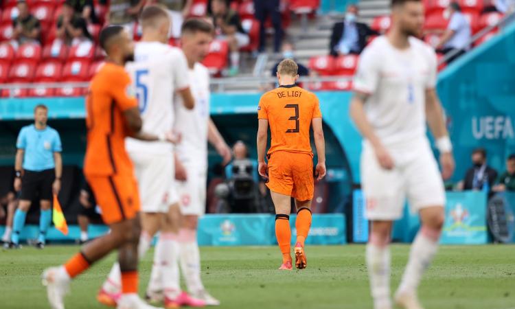 Olanda-Repubblica Ceca, le pagelle di CM: De Ligt e Stekelenburg disastrosi, Depay si salva. Holes il migliore, top Schick e Barak
