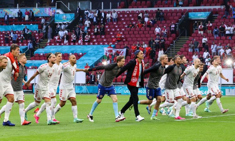 La fantastica Danimarca 'italiana' va ai quarti: disintegrato il Galles, Ramsey è quello della Juve