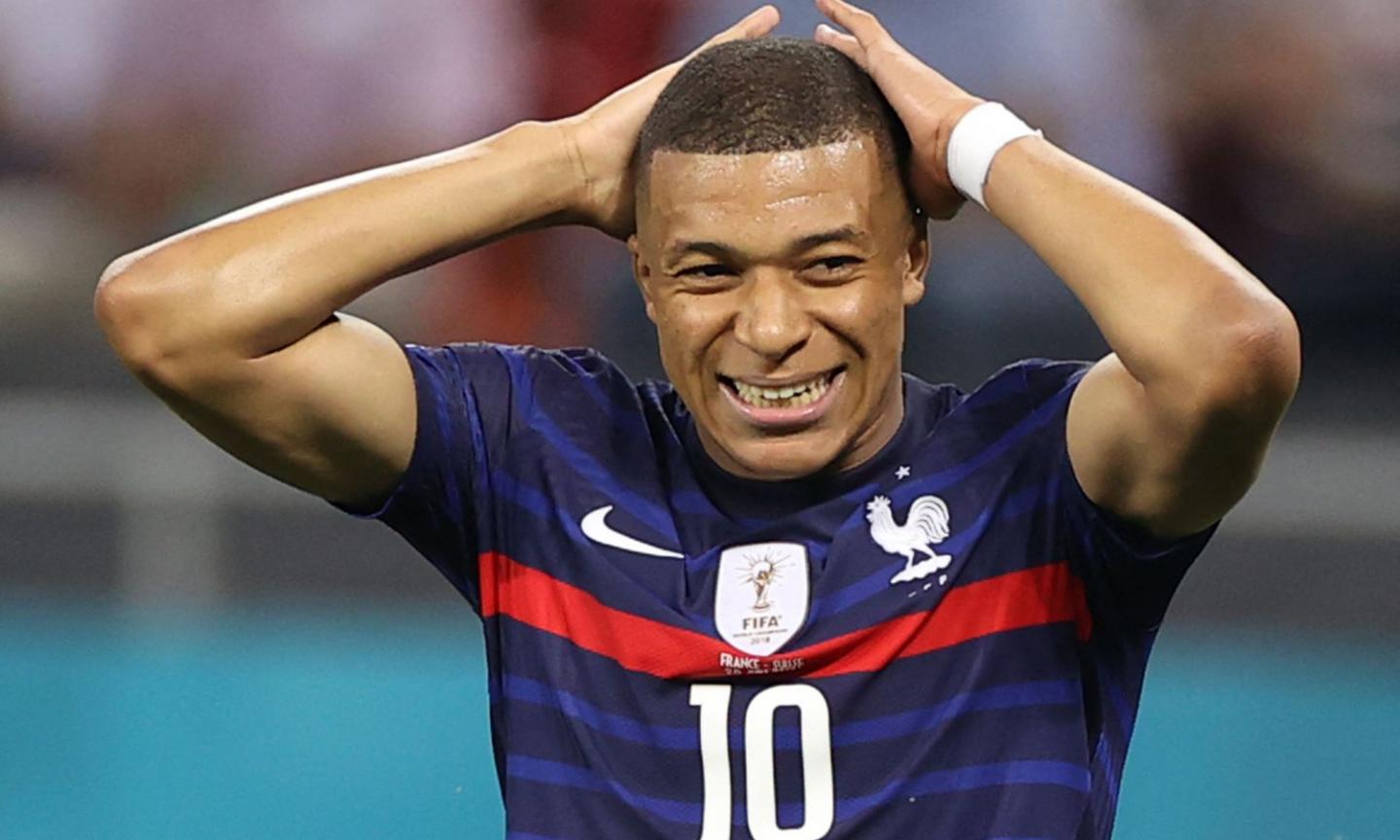 PSG, Mbappé frena sul rinnovo