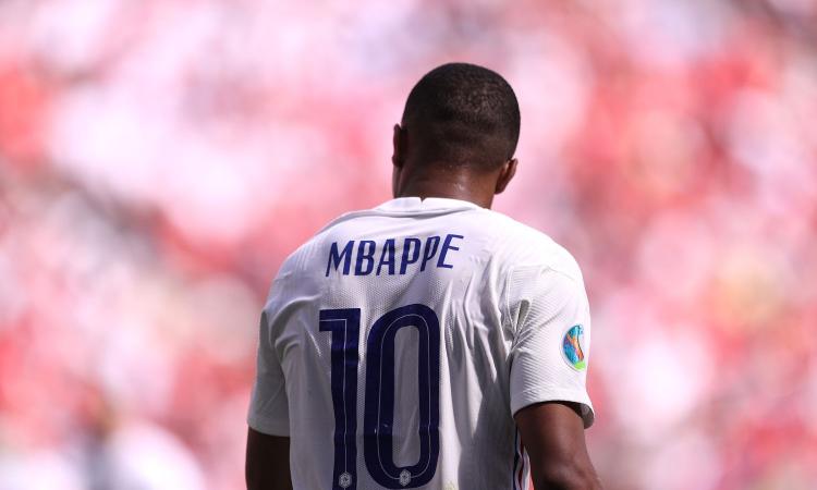 Mbappé e la scelta sul futuro: tra PSG e Real Madrid, c'è il rischio scontro