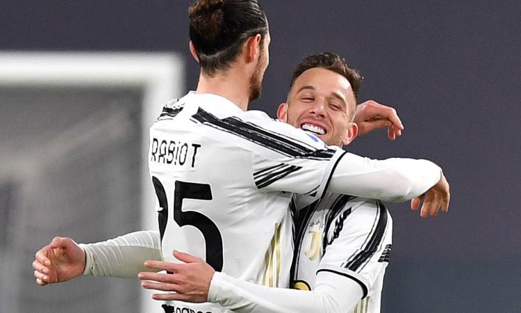 Juve, è il tempo delle scelte a centrocampo. Arthur, Rabiot e i giovani, non c'è spazio per tutti