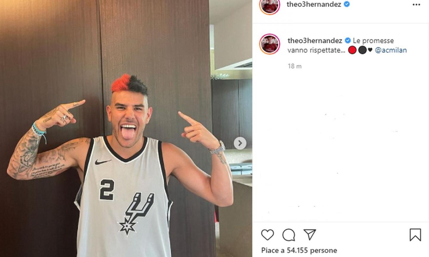 Theo Hernandez cambia look, capelli rossoneri: 'Le promesse vanno rispettate...' FOTO