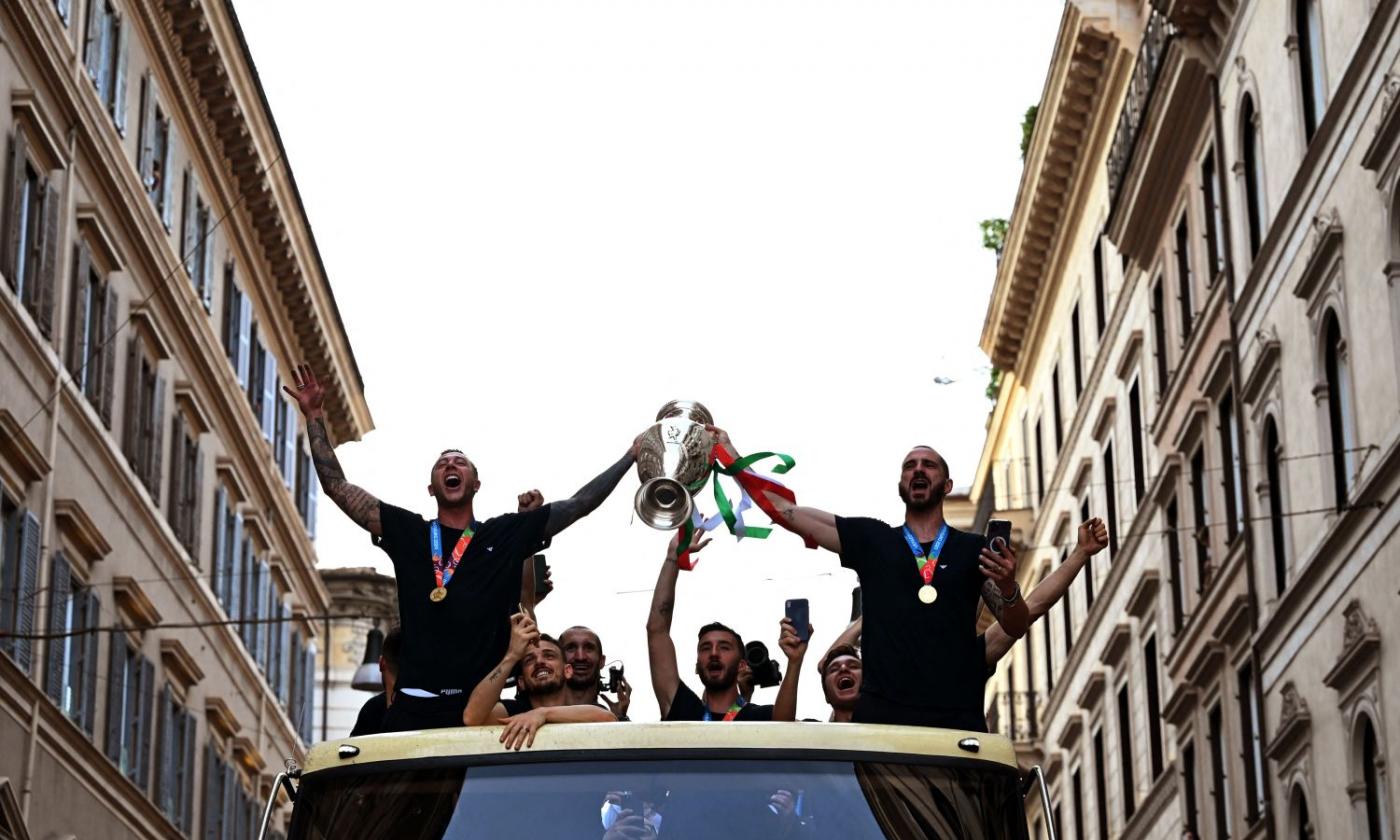 La marcia trionfale degli Azzurri per le strade di Roma con la coppa FOTO