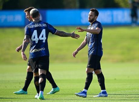 Inter, UFFICIALI i numeri di maglia: Dzeko prende la 9, Dumfries la 2.  Niente 10 per Calhanoglu, la 32 va a | Mercato | Calciomercato.com