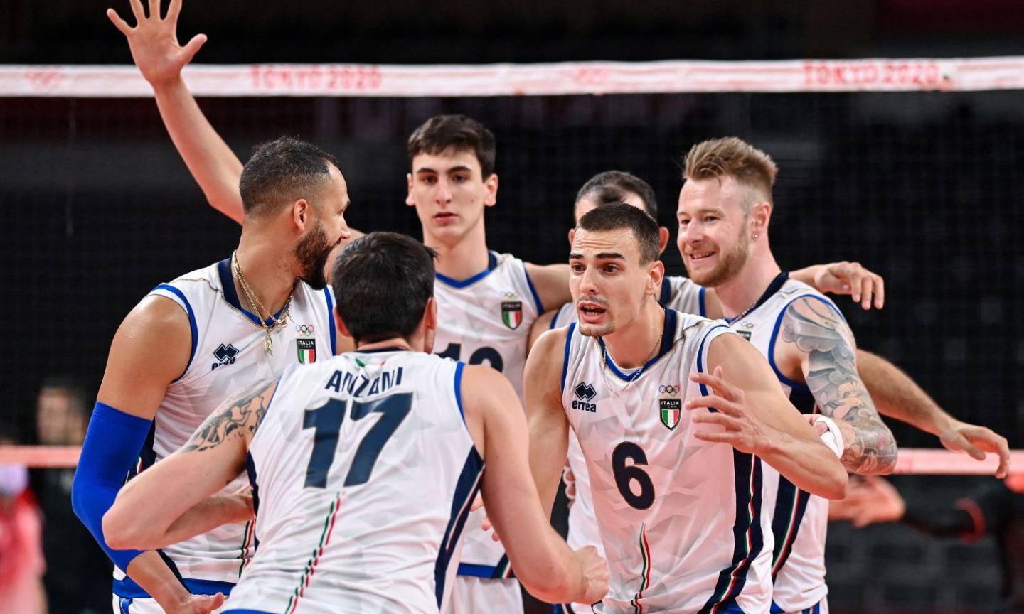 Olimpiadi: sciabola maschile d'argento, bronzo Burdisso e il canottaggio. Basket ko, vince l'Italvolley