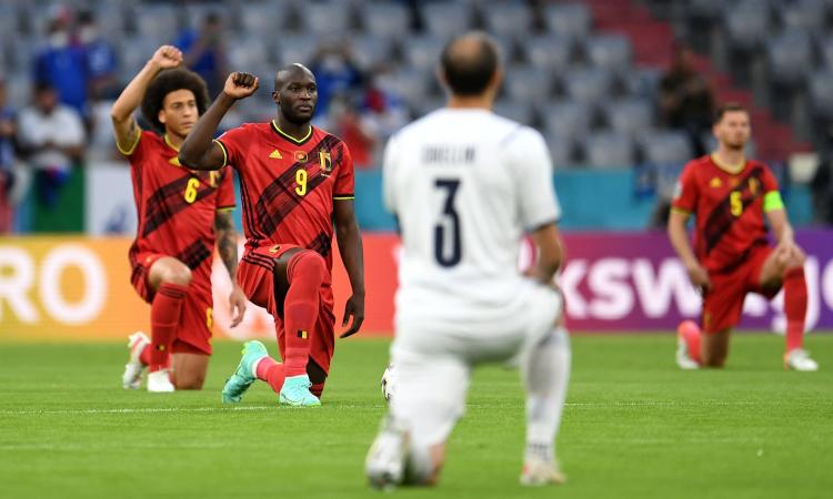L'Italia si inginocchia come il Belgio, la FOTO