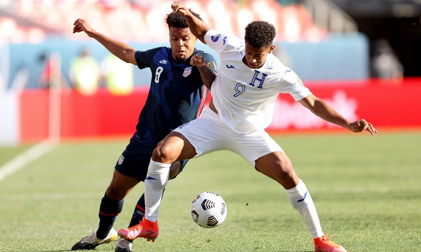 Juve, McKennie si allena a Venice Beach VIDEO