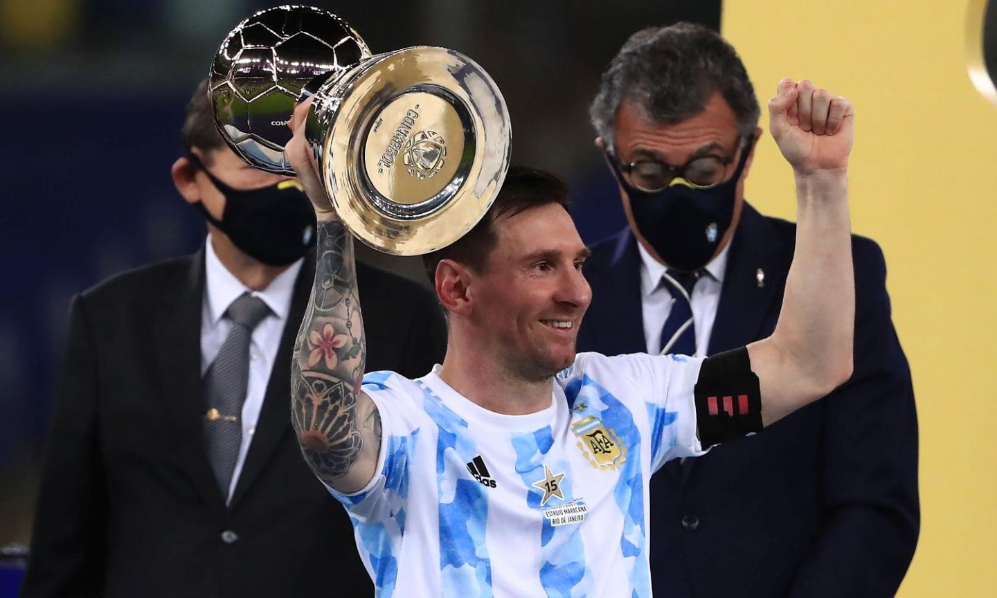 Ennesimo record per Messi: la foto con la Coppa America diventa quella con più like di sempre