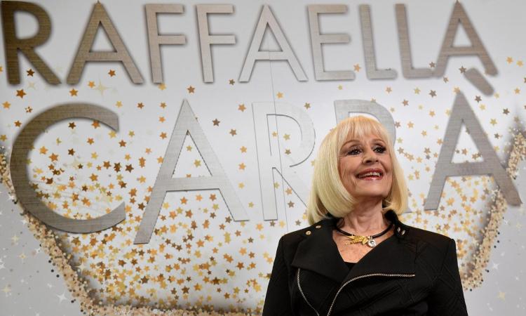 Raffaella ci ha lasciato senza fare 'Rumore'. Ora tutta Italia la piange 'da Trieste in giù'