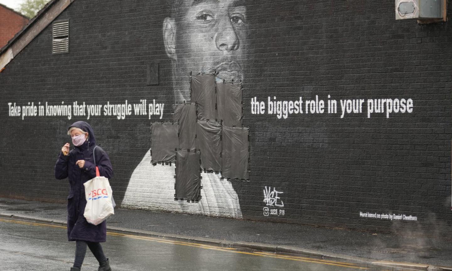 Inghilterra, imbrattato con scritte razziste il murale di Rashford. E c'è anche la condanna della Uefa