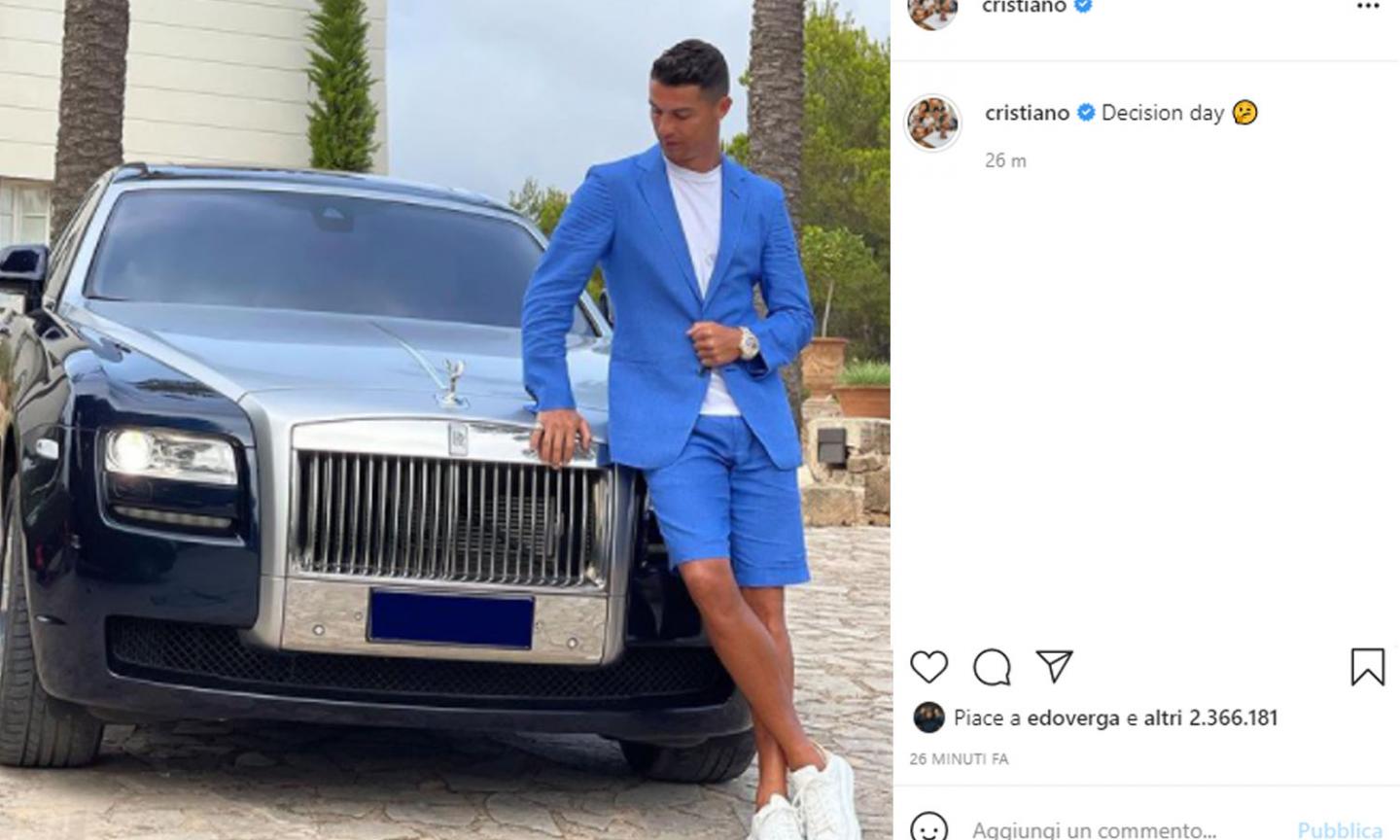 La Juve lo aspetta, ma Ronaldo 'gioca' sui social: 'Il giorno della decisione' FOTO