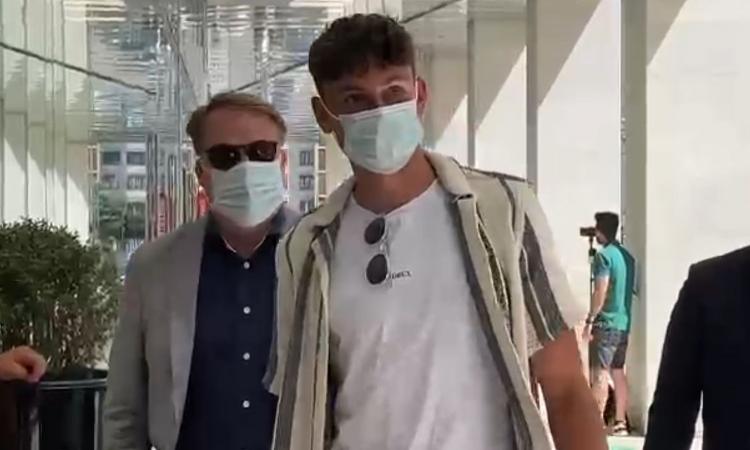 Inter, ecco il 2004 Andersen. In sede per la firma, giocherà nella Primavera di Chivu VIDEO
