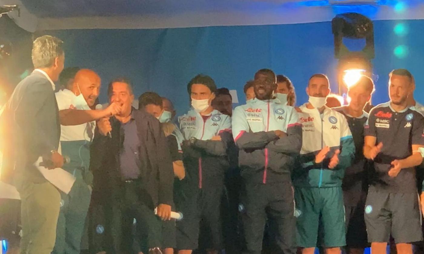 Napoli, la presentazione della squadra tra ovazioni, cori e balli a Dimaro VIDEO