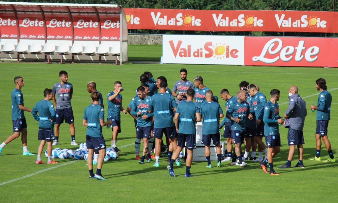 Napoli, primo allenamento di Spalletti: acclamato Osimhen, arriva De Laurentiis. Il VIDEO e le FOTO