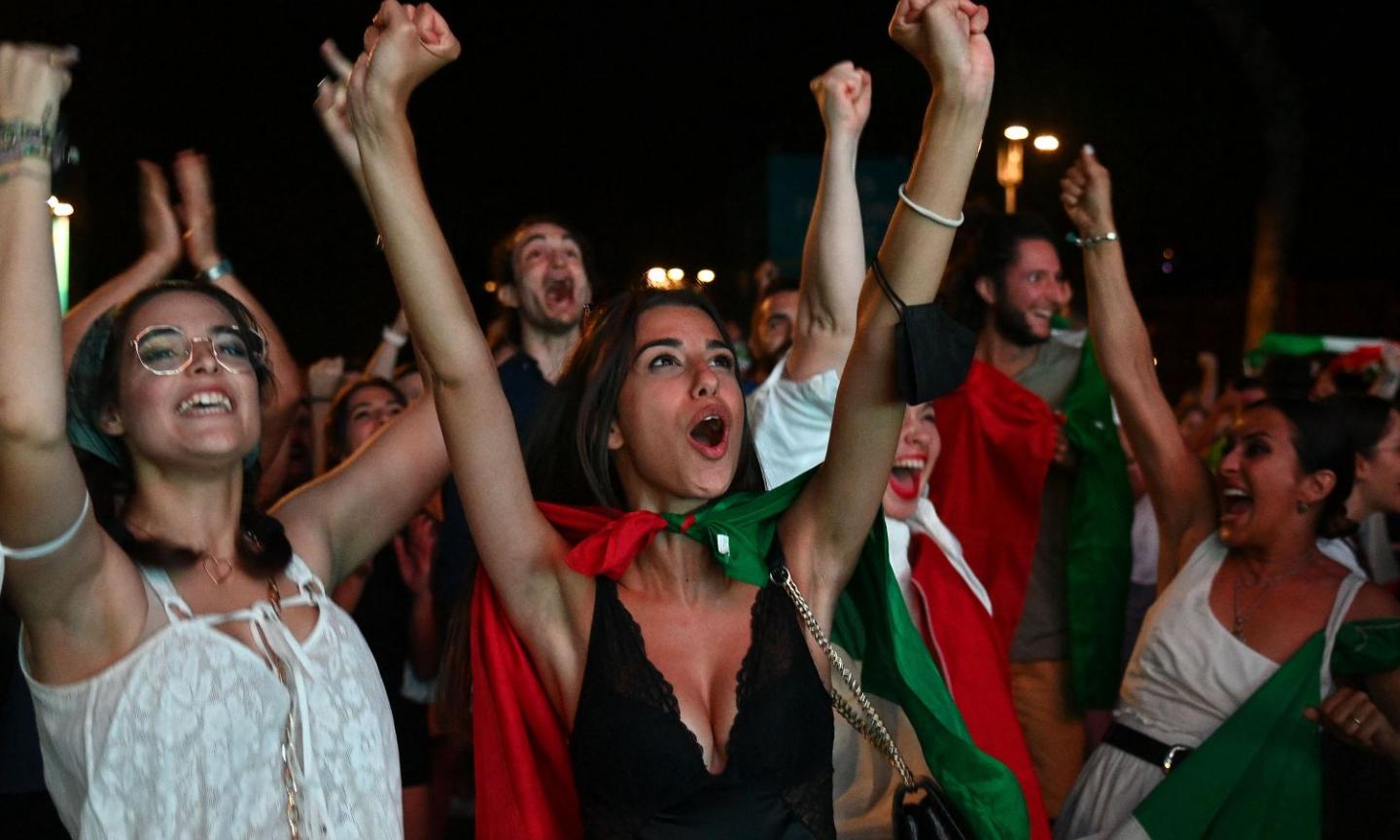 L'Italia è campione d'Europa: la festa azzurra nelle piazze FOTO e VIDEO