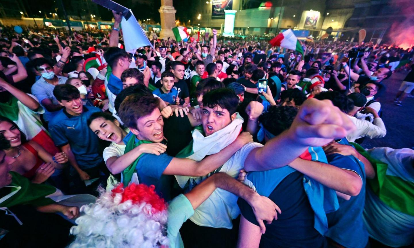 Festa azzurra, l'Italia scende in piazza. E l'Arena di Monaco diventa tricolore FOTO